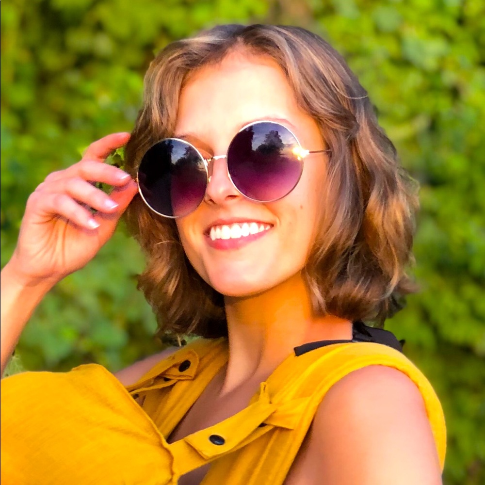 Meet your Posher, Eliza